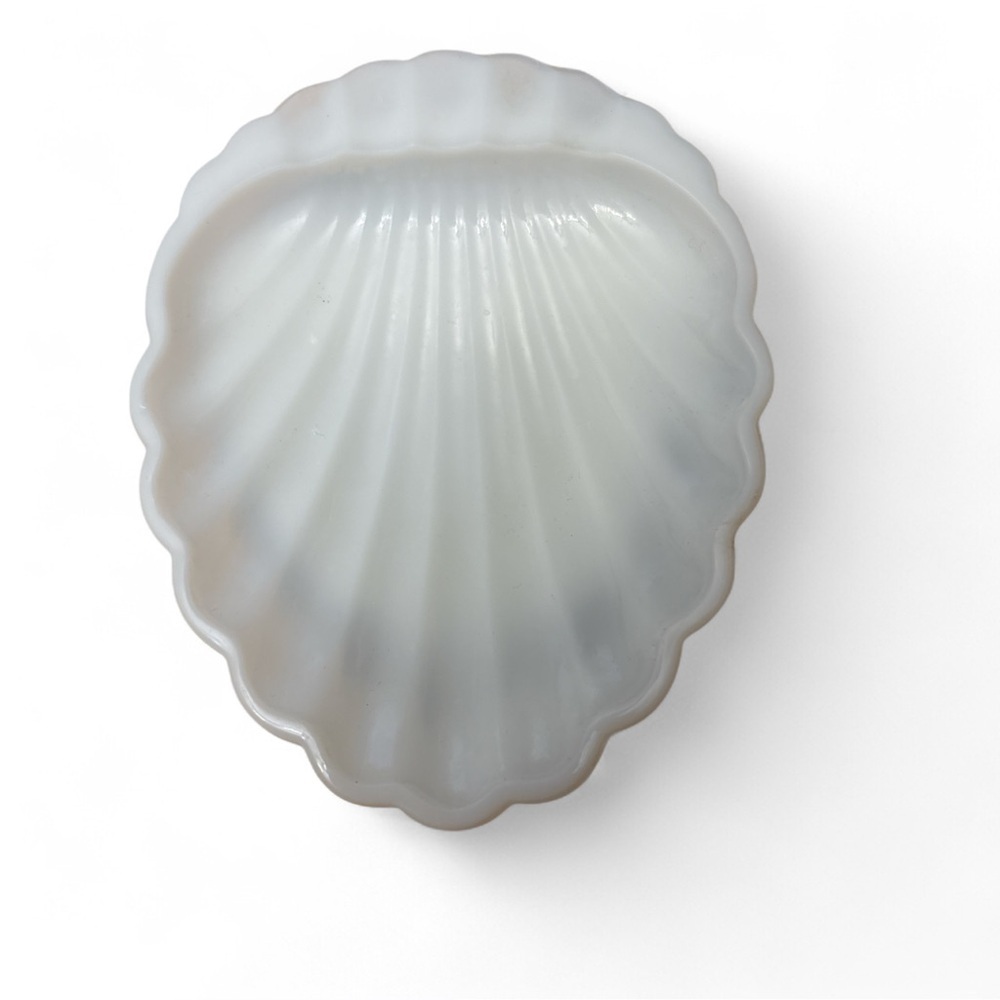 Vintage Milk Glass Scallop Shell Soap Dish Trinket Holder Opalescent 5.5